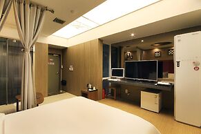 H Drive Hotel
