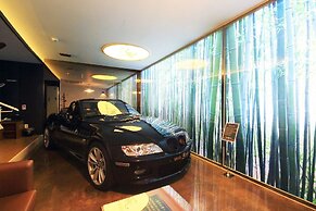H Drive Hotel