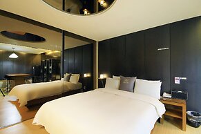 H Drive Hotel