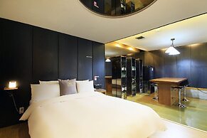 H Drive Hotel