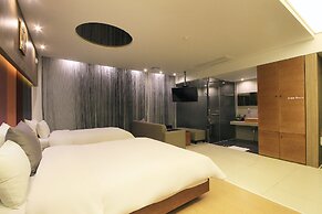 H Drive Hotel