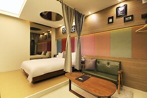 H Drive Hotel