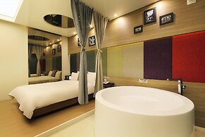 H Drive Hotel