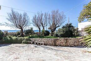 Emma's Villa facing the sea with swimming pool