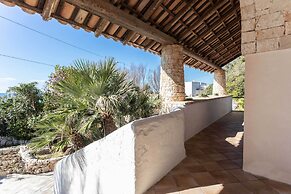 Emma's Villa facing the sea with swimming pool