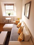 Spacious Bright & Modern Living