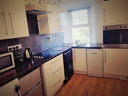 Spacious Bright & Modern Living
