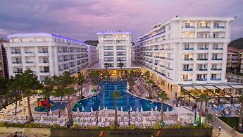 Grand Blue FAFA Resort & Spa