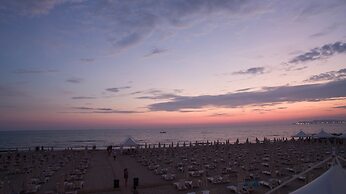 Grand Blue FAFA Resort & Spa