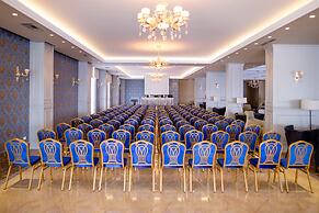 Grand Blue FAFA Resort & Spa