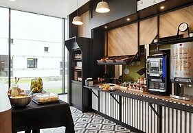 B&B HOTEL CERGY Saint-Christophe