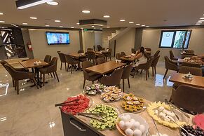 Grand Ahi Hotel