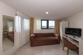 Grand Ahi Hotel