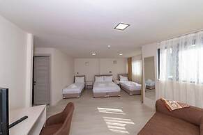 Grand Ahi Hotel
