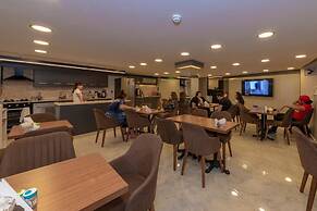 Grand Ahi Hotel