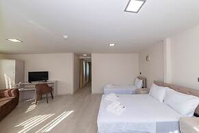 Grand Ahi Hotel