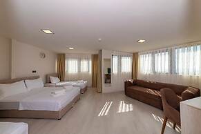 Grand Ahi Hotel