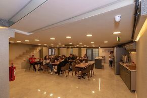 Grand Ahi Hotel