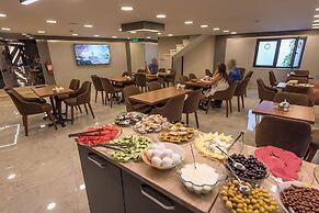 Grand Ahi Hotel