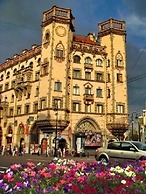 Tolstoy Hostel