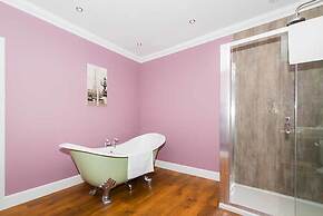 Maple Cottage With Hot Tub Near Cupar, Fife