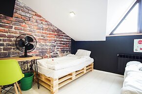 Retro Apartments