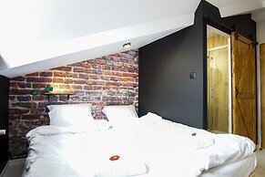 Retro Apartments