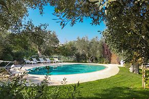 TD Il Vecchio Fienile Outdoor Kitchen with Pool View