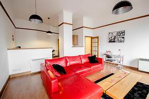 Orange Apartments - 13 Bastille