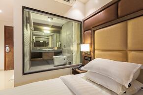 Aura One Hotel