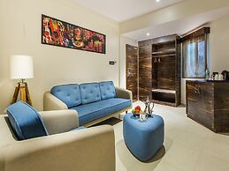 Aura One Hotel