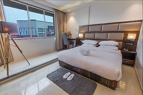 Aura One Hotel