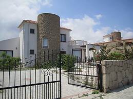 Villa Morlais by Amy Villas