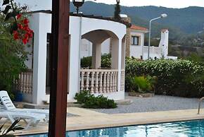 Villa Paradisia by Amy Villas