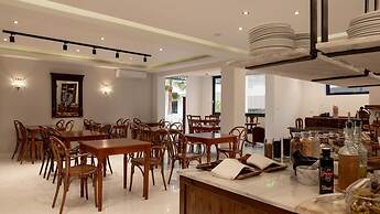 Nami Hotel & Suites