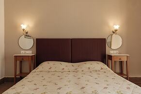 Nami Hotel & Suites
