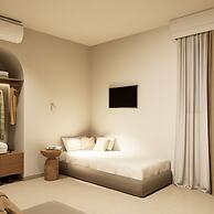 Nami Hotel & Suites