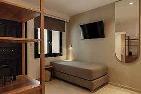 Nami Hotel & Suites