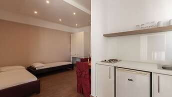 Nami Hotel & Suites