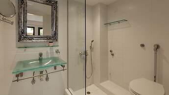 Nami Hotel & Suites
