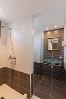 Nami Hotel & Suites