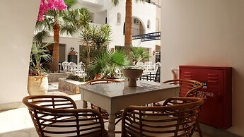 Nami Hotel & Suites