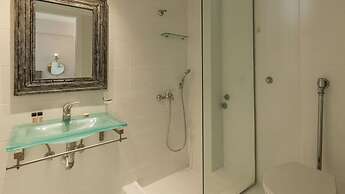 Nami Hotel & Suites