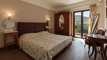 Nami Hotel & Suites