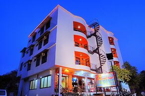FabHotel Alpine