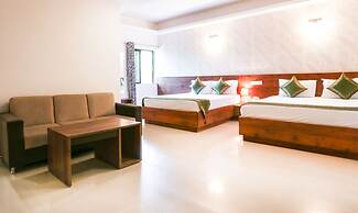 Treebo Comforts Inn, University Road Deralakatte