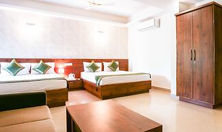 Treebo Comforts Inn, University Road Deralakatte
