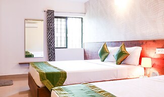 Treebo Comforts Inn, University Road Deralakatte