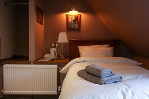 The Hollybush Inn