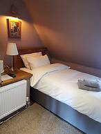 The Hollybush Inn